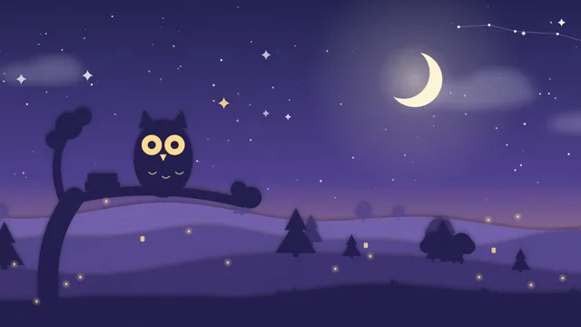 Yaprak yığını üstünde uyuyan küçük bir kirpi ve dalında parlayan bir ateşböceği, bulutlu gece göğü
