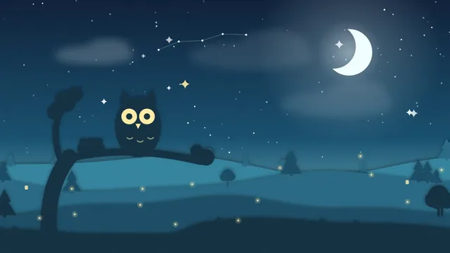 Niña en pijama lee un cuento junto a una lámpara mientras un tlacuache cuenta estrellas en la barda del patio